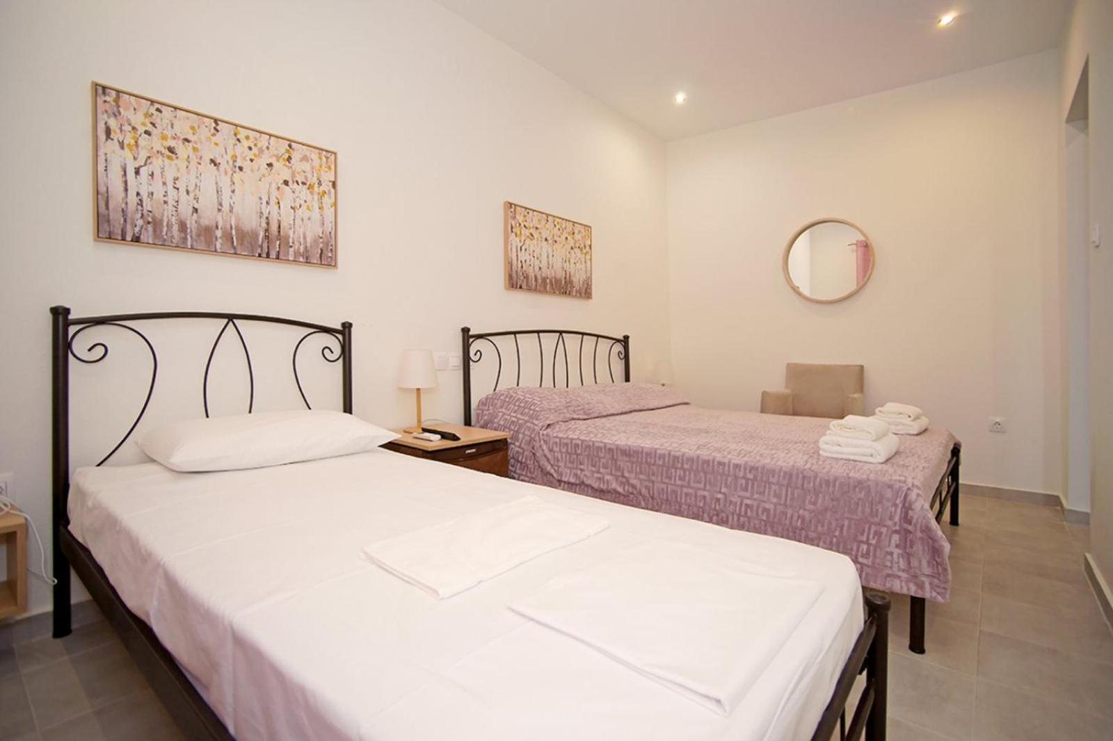 Karnagio Rooms Kyparissia Exterior photo