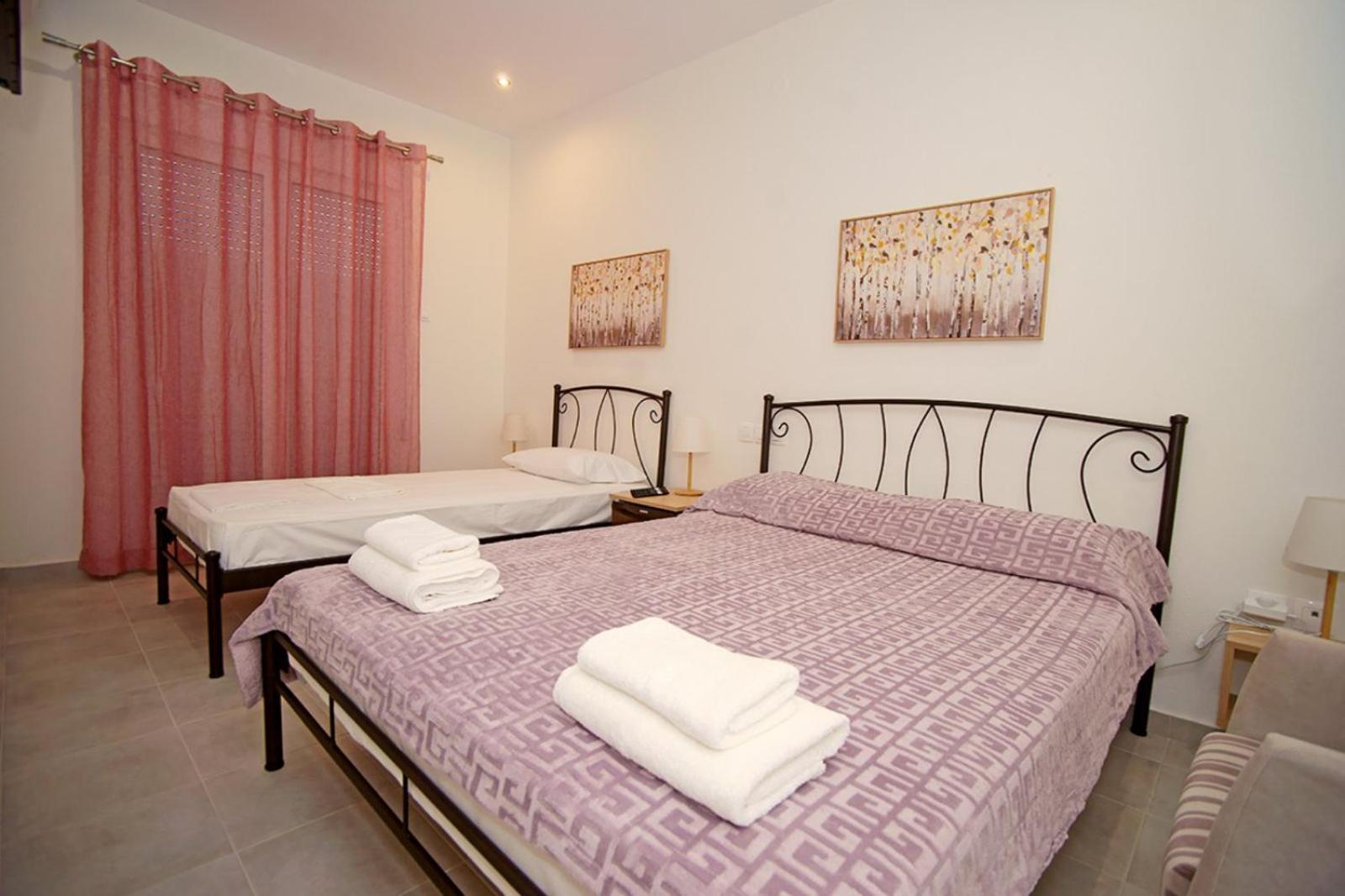 Karnagio Rooms Kyparissia Exterior photo