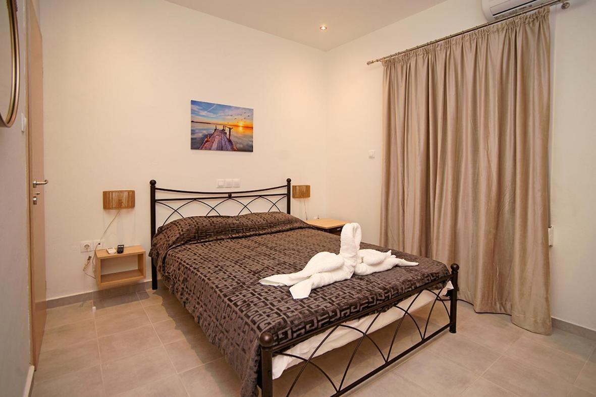 Karnagio Rooms Kyparissia Exterior photo