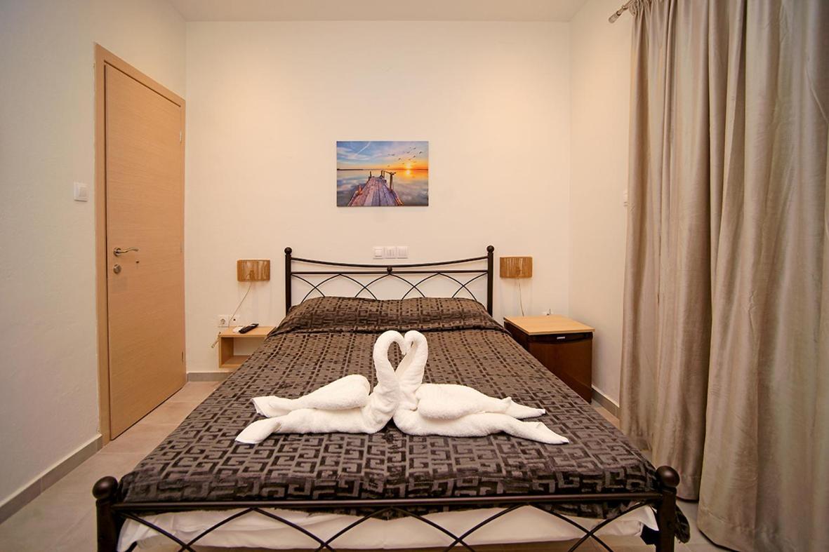 Karnagio Rooms Kyparissia Exterior photo