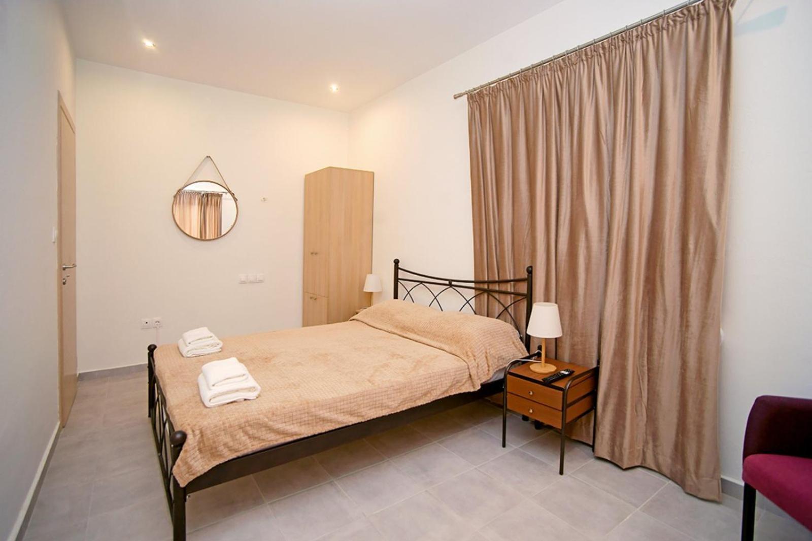 Karnagio Rooms Kyparissia Exterior photo